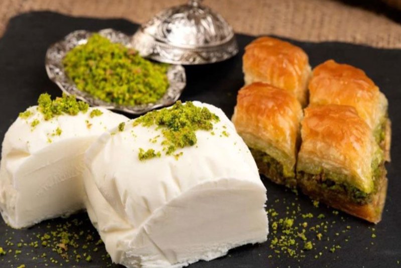 Maraş Dondurması ve Tatlı Tabağı
