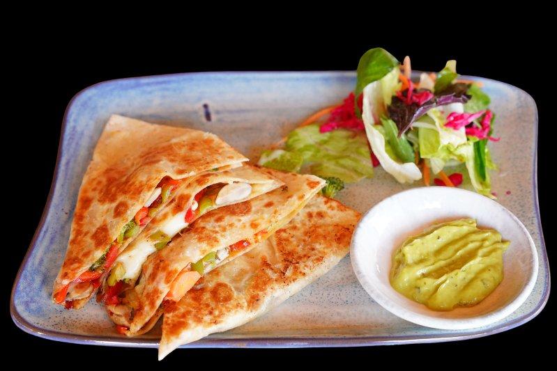 Quasedilla Pastırmalı Sebzeli
